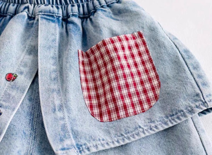 Quần jeans bé gái mùa xuân mới phong cách Hàn Quốc trẻ em quần rắm rèm quần ống rộng quần ống
