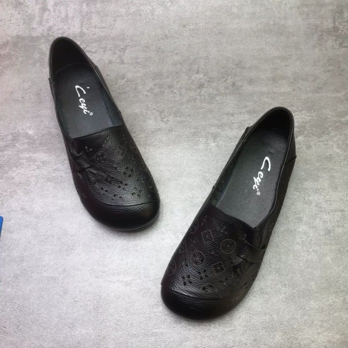 Mùa Hè Mới Giày Sandal Nữ Retro Giày Đơn Đế Mềm Da Mềm Thoải Mái Rỗng Lỗ Thoáng Khí giày