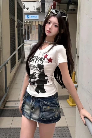 Áo thun ngắn tay cổ chữ v in chữ retro kiểu Mỹ dành cho nữ, áo trắng dáng slim và đa năng