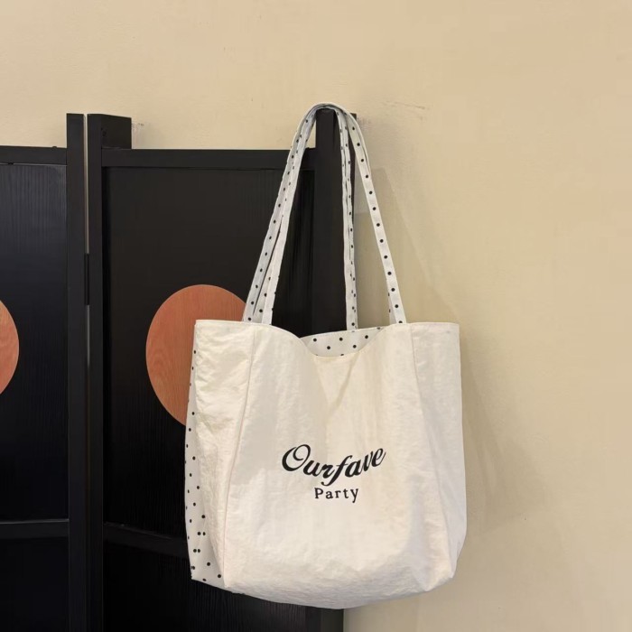 Túi canvas  chấm bi trắng nhạt phong cách Hàn Quốc một vai tote đi chơi đa năng hai mặt sức chứ