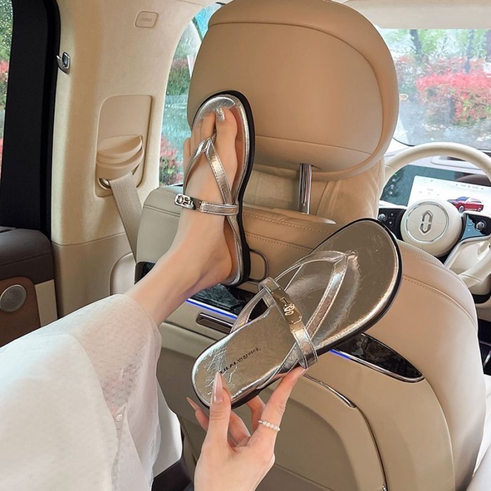 đôi dép xỏ ngón có khóa cho nữ mặc mùa hè phong cách cổ tích đi biển, mũi vuông, sandal đế bệt