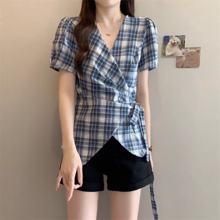 Áo sơ mi ngắn tay cổ chữ V kẻ sọc phải phong cách Hàn Quốc dành cho nữ mùa hè viền không đều áo sơ