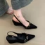 Dép sandal mũi nhọn phong cách retro Pháp dành cho nữ mùa hè mới có khóa kim loại dây đeo sau