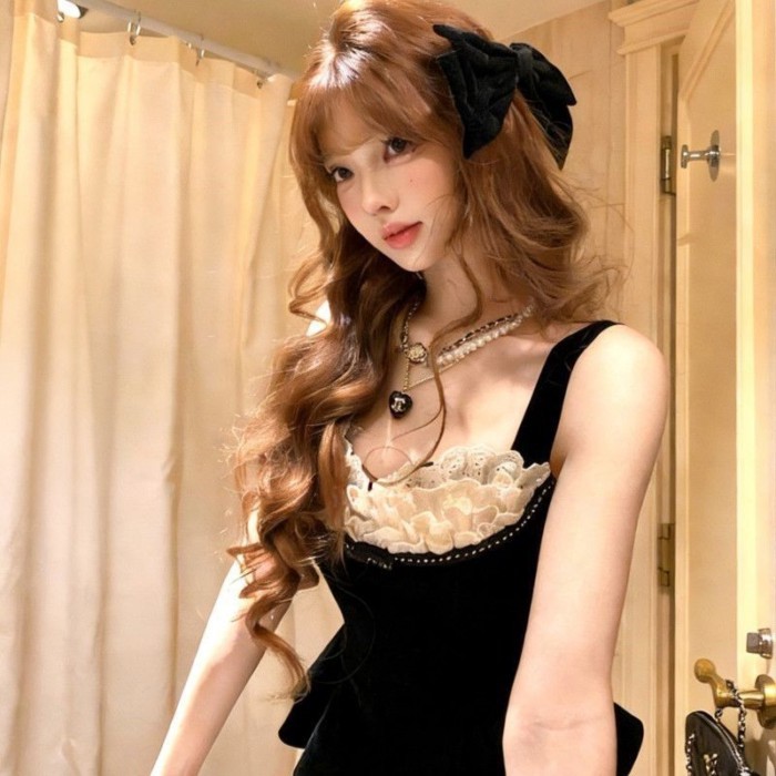 Phong cách Pháp nhỏ có hương thơm nối ren áo vest có dây đeo mùa xuân hè mới dáng ôm vừa vặn
