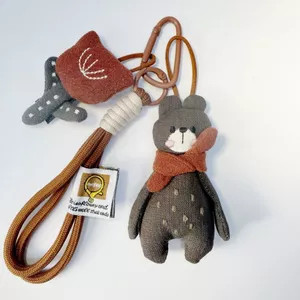 Dễ Thương Phong Cách Mới Vải Handmade Gấu ins Túi Mặt Dây Chuyền Hoa Nhỏ Nữ Quà Tặng Mặt Dây Chuyền Sinh Viên Ba Lô Móc Khóa