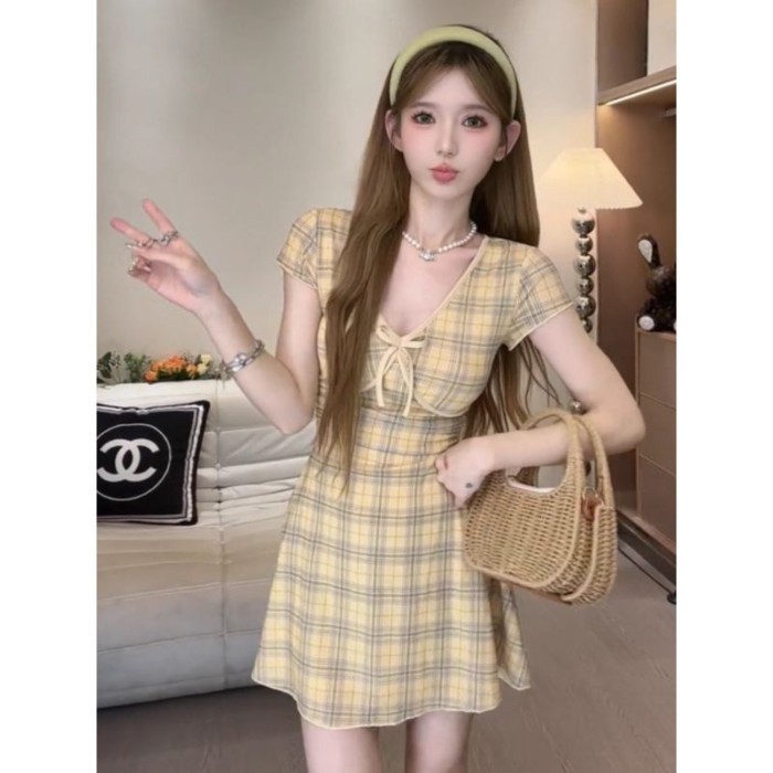Váy ngắn kẻ sọc cổ chữ V phong cách mới, thích hợp mùa hè với nơ gợi cảm và thiết kế chữ A