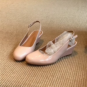 Giày Sandal Bao Đầu Nhẹ Nhàng Nữ Mới Màu Hồng Ngọt Ngào Và Nhẹ Nhàng Mũi Tròn Bằng Sáng Chế D