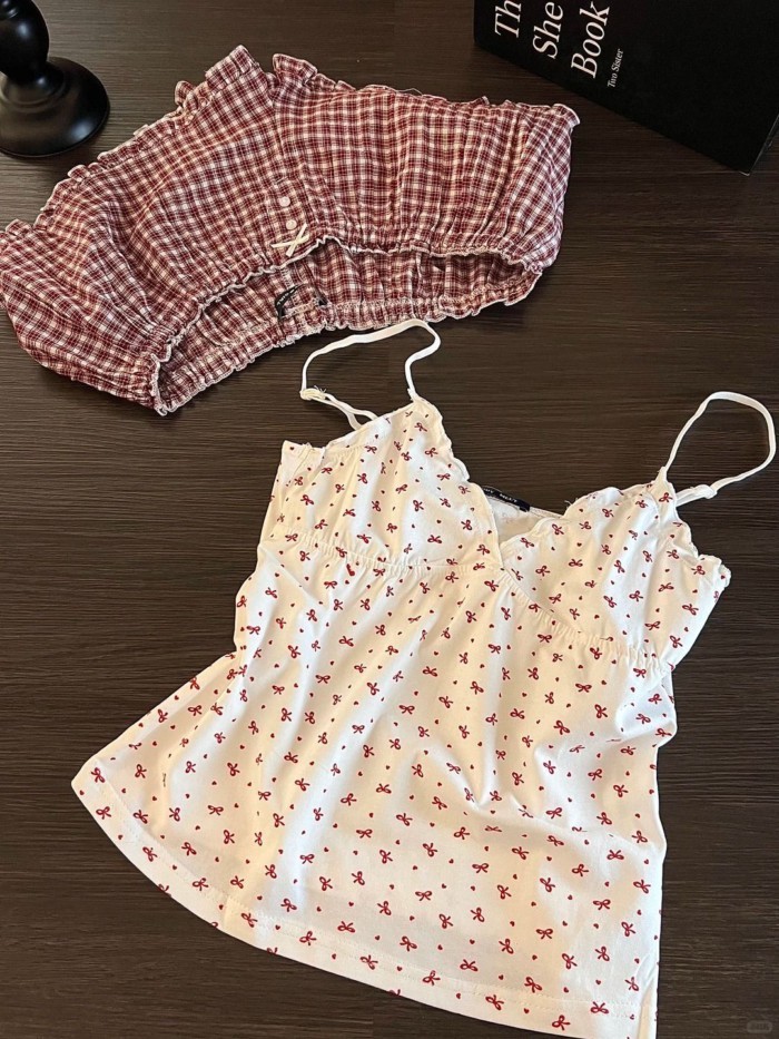 Áo treo in hình nơ tình yêu ngọt ngào phổ biến trong mùa hè và quần short kẻ sọc đỏ, đồ ngủ đ