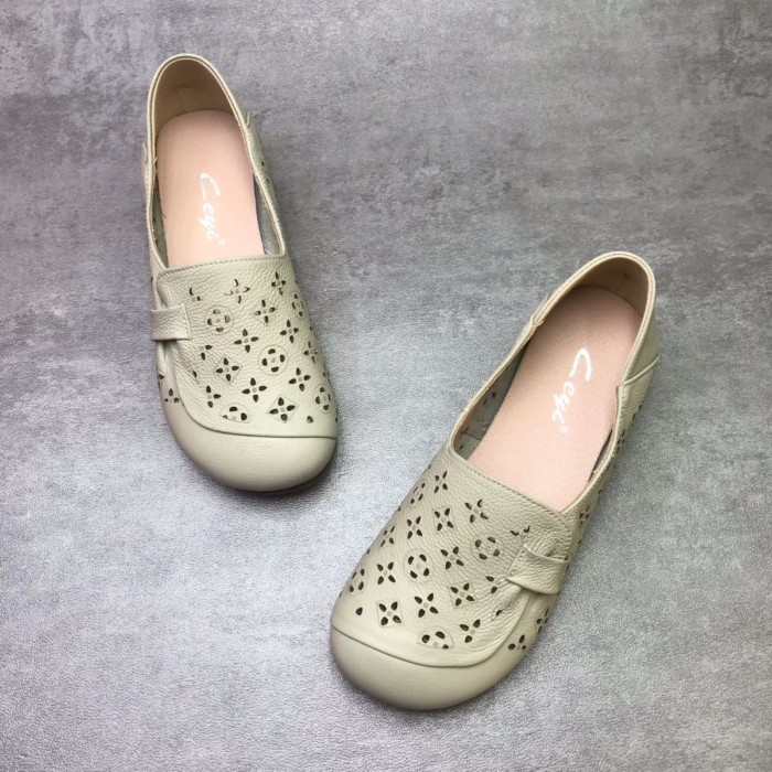 Mùa Hè Mới Giày Sandal Nữ Retro Giày Đơn Đế Mềm Da Mềm Thoải Mái Rỗng Lỗ Thoáng Khí giày