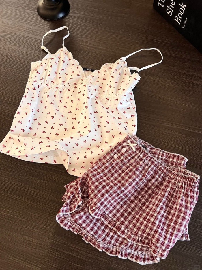 Áo treo in hình nơ tình yêu ngọt ngào phổ biến trong mùa hè và quần short kẻ sọc đỏ, đồ ngủ đ