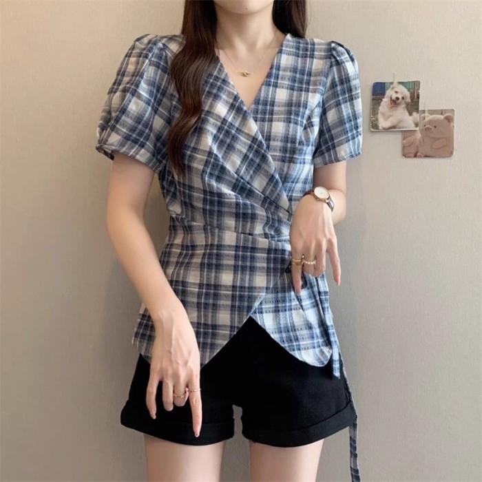 Áo sơ mi ngắn tay cổ chữ V kẻ sọc phải phong cách Hàn Quốc dành cho nữ mùa hè viền không đều áo sơ
