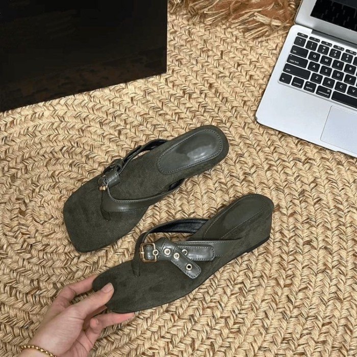 Dép xỏ ngón đế nêm thiết kế cho nữ đi sandal đi biển mùa hè đi biển