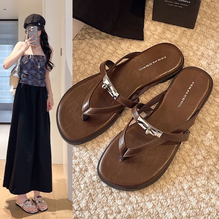 đôi dép xỏ ngón có khóa cho nữ mặc mùa hè phong cách cổ tích đi biển, mũi vuông, sandal đế bệt