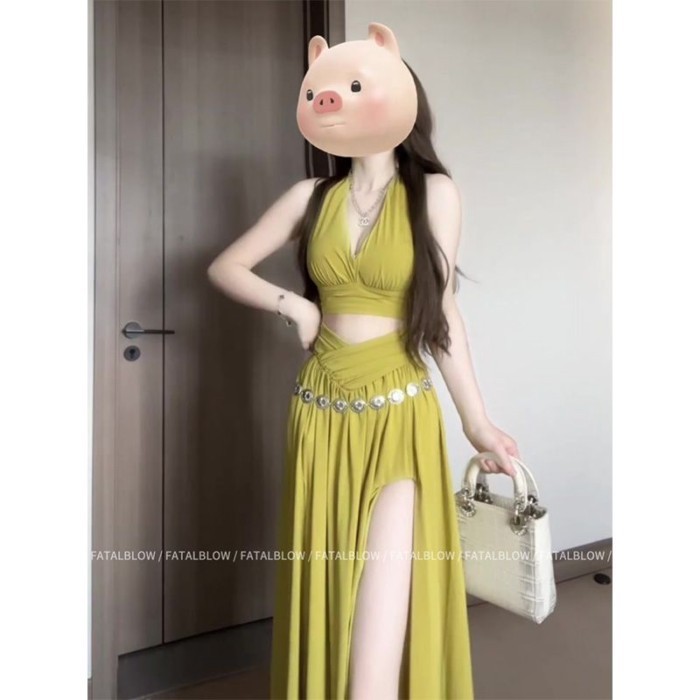 Đầm dây cổ chữ V màu xanh lá cây phong cách Hồng Kông dành cho nữ Váy đi biển mùa hè bên bờ b