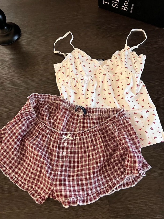 Áo treo in hình nơ tình yêu ngọt ngào phổ biến trong mùa hè và quần short kẻ sọc đỏ, đồ ngủ đ