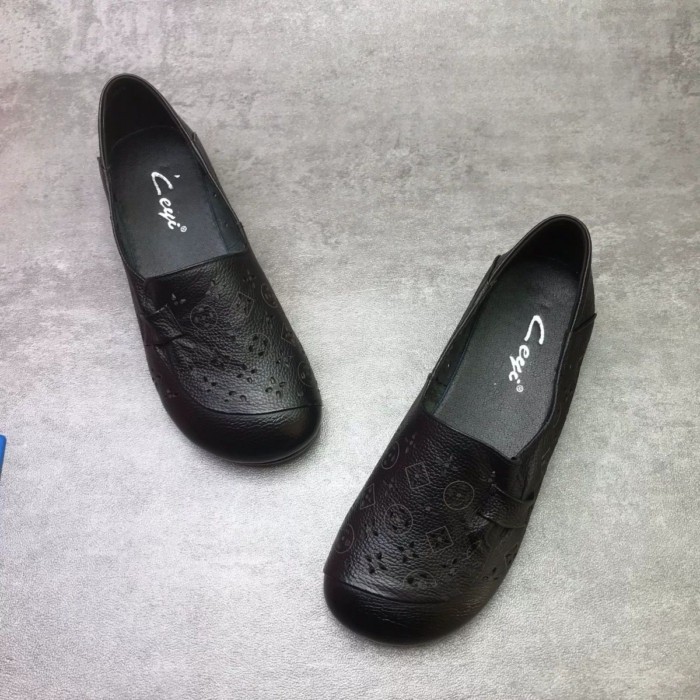Mùa Hè Mới Giày Sandal Nữ Retro Giày Đơn Đế Mềm Da Mềm Thoải Mái Rỗng Lỗ Thoáng Khí giày
