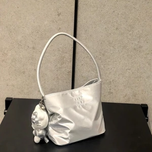 Hàn Quốc Niche Design mucu và Mun Túi xách Tote Túi thêu chữ Túi Nylon Túi vuông nhỏ