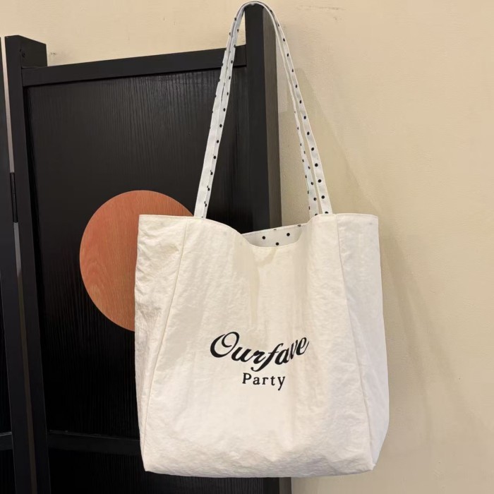 Túi canvas  chấm bi trắng nhạt phong cách Hàn Quốc một vai tote đi chơi đa năng hai mặt sức chứ