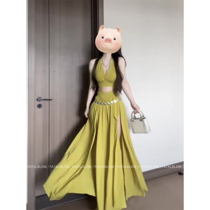 Đầm dây cổ chữ V màu xanh lá cây phong cách Hồng Kông dành cho nữ Váy đi biển mùa hè bên bờ b