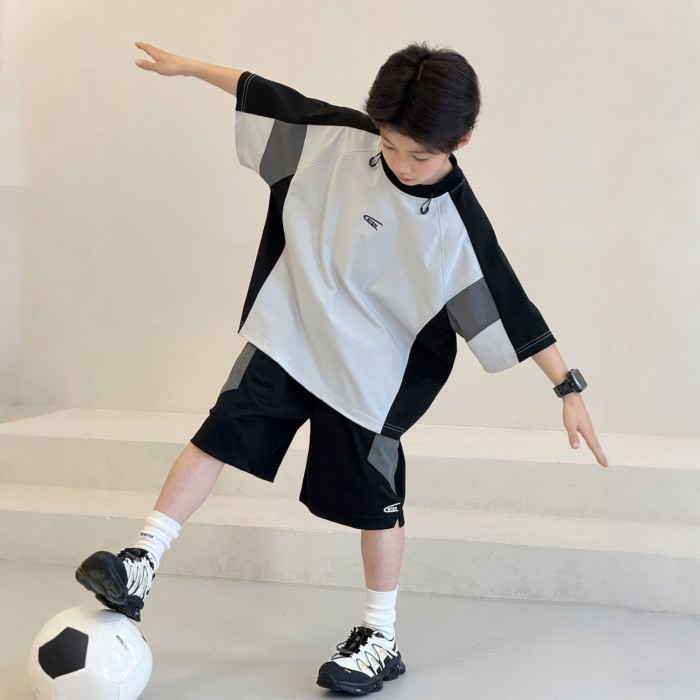 Bộ đồ mùa hè bé trai bộ đồ thể thao trẻ em vừa và lớn nhanh khô tay ngắn năm phần tư quần dài