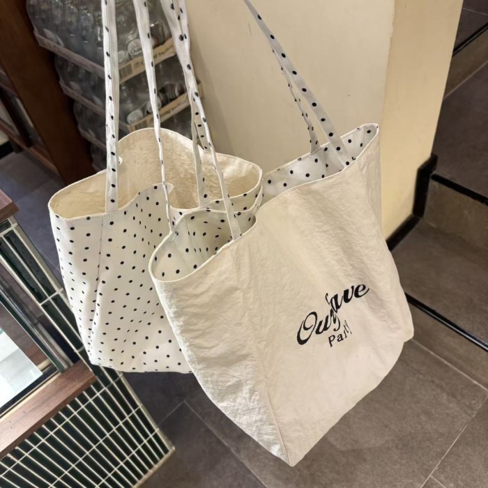 Túi canvas  chấm bi trắng nhạt phong cách Hàn Quốc một vai tote đi chơi đa năng hai mặt sức chứ