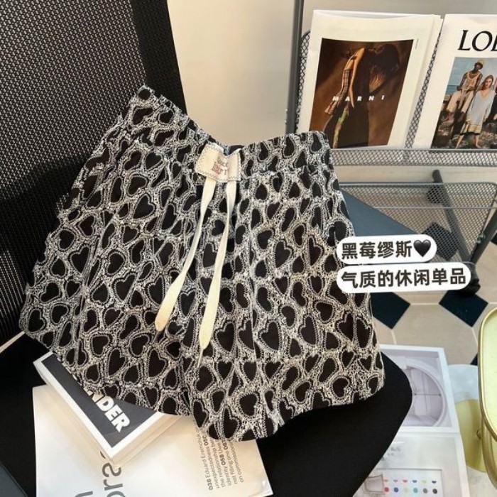 Quần short nữjacquard phong cách Hồng Kông mới, cao cấp với dây rút và họa tiết thêu, rộng rãi cho ngày thường mùa hè.