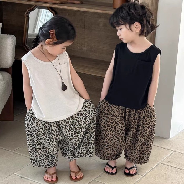 Quần chống muỗi trẻ em mùa hè phong cách mới trẻ em ra hoa in báo rừng dáng rộng cho bé quần
