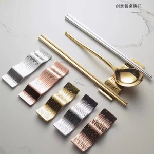 Cây Hoa Văn Series 304 Thép Không Gỉ Đũa Giá Đỡ Nhà Hàng Khách Sạn Đũa Gối Thìa Còn Lại Bàn Ăn Đũa Giá Đỡ Kim Loại Thương Mại