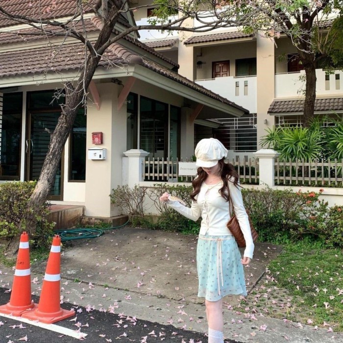 Váy hoa cao cấp phong cách preppy ngọt ngào với chi tiết nơ