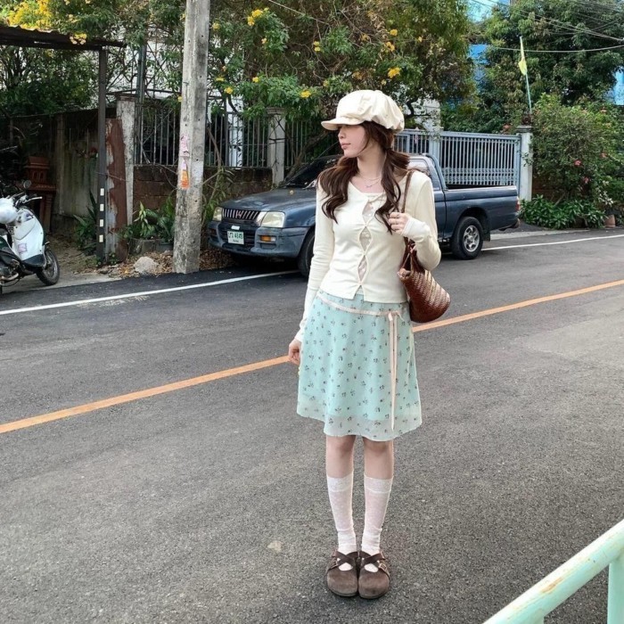 Váy hoa cao cấp phong cách preppy ngọt ngào với chi tiết nơ