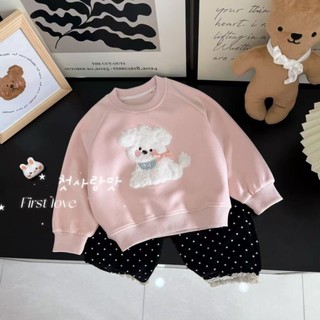Áo len phong cách giản dị cho bé gái thời trang trong khuôn viên trường