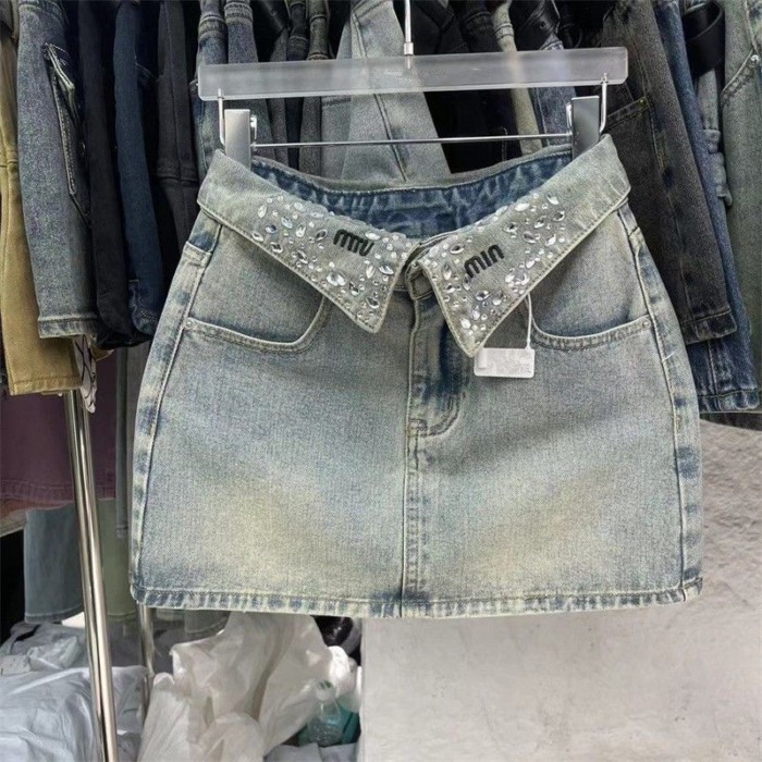 Váy thiết kế ve áo wash của Mỹ thích hợp thêu kim cương màu xanh nhạt Váy ngắn chữ A denim dà