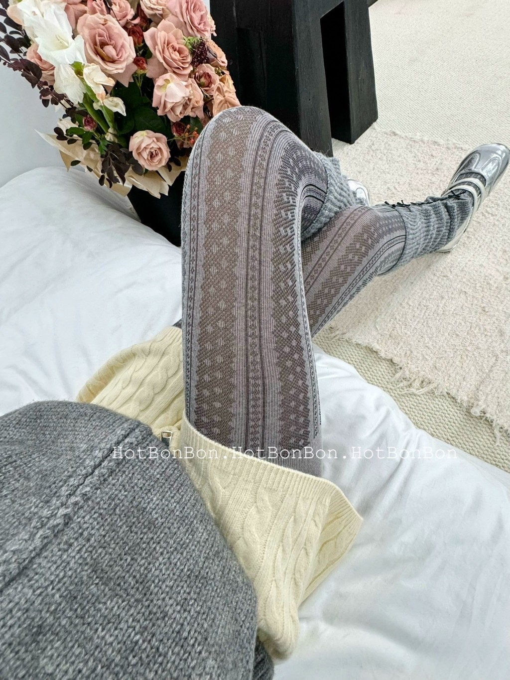 Quần tất niche phong cách Hàn Quốc họa tiết retro màu cà phê và chấm bi, vải cottonjacquard hơi trong suốt