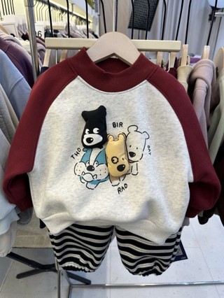 Áo len nhung trẻ em cổ tròn giản dị hoạt hình búp bê bé trai và bé gái áo dày