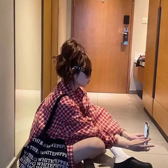 Áo sơ mi kẻ sọc đỏ dáng rộng Áo sơ mi dài tay hàng đầu Áo sơ mi kẻ sọc đỏ