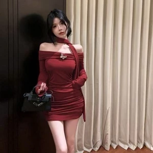 Nguyên Chất Desire Gợi Cảm 1 Vai Dây Cổ Tay Dài Nữ Thu Đông Slim Fit Xếp Ly Hông Váy Ngắn