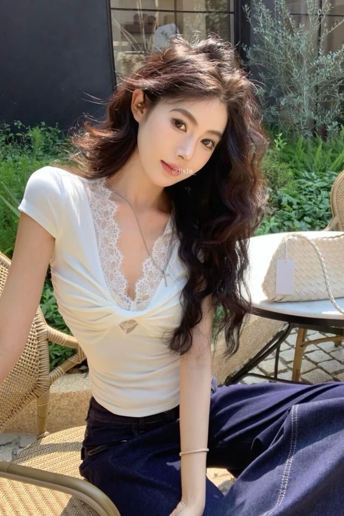 Áo thun ngắn tay giả ren hai mảnh dành cho những cô nàng ham muốn trong sáng Áo trễ vai cổ chữ V gợ