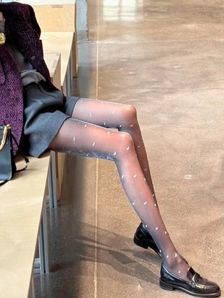 Vớ lụa nữ màu xám và đen cho thu đông, phong cách retro gợi cảm