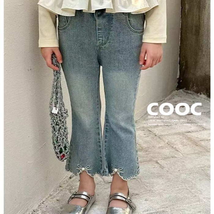 Quần jean ống loe thêu tám điểm phong cách mới cho bé gái Quần mỏng cho bé gái