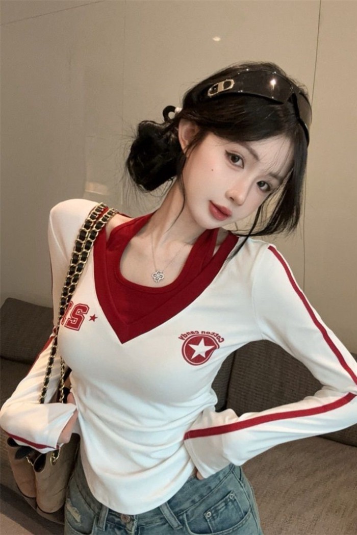 hot girl Mỹ phối màu tương phản áo thun giả hai dây dài tay cho nữ mùa thu áo trễ vai in họa tiế