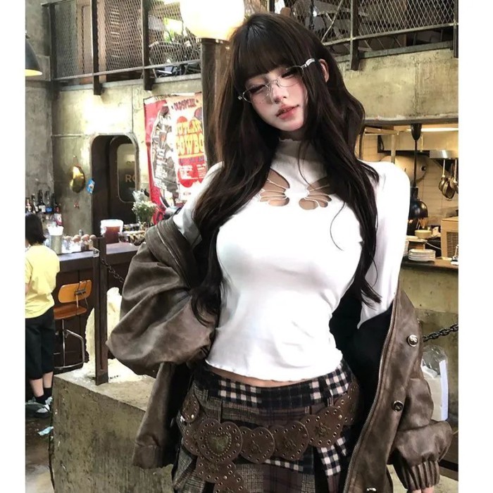 Hot Girl Áo thun nửa cổ rùa khoét cổ bướm cho đầu thu thể hiện sự mỏng manh và khao khát thuần khiế