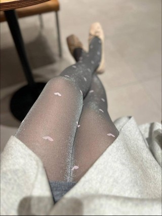 Vớ lụa nữ màu xám và đen cho thu đông, phong cách retro gợi cảm