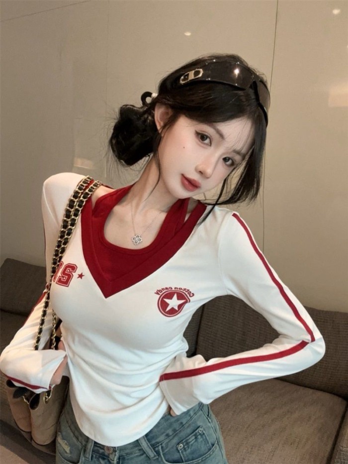 hot girl Mỹ phối màu tương phản áo thun giả hai dây dài tay cho nữ mùa thu áo trễ vai in họa tiế