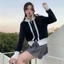 Áo cardigan dệt kim cao cổ có khóa kéo với áo khoác ngoài màu tương phản