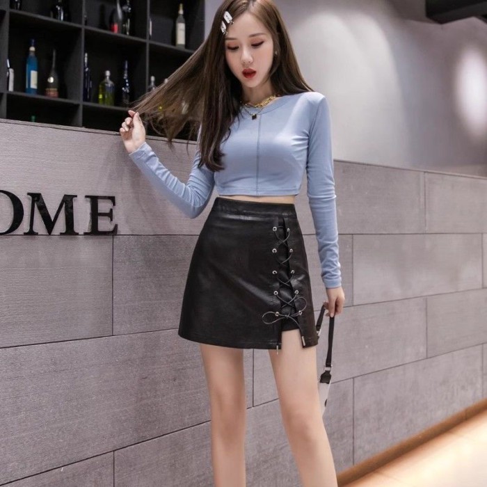 Váy dây chéo không đều Váy da PU chống lộ màu đen lưng cao Váy chữ A Váy che hông dành cho nữ