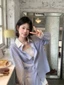 Áo Sơ Mi Sọc Dài Tay Thêu Nơ Cho Nữ Đầu Thu Phong Cách Hàn Quốc dáng Rộng Màu Tương Phản Dài Giữa Á