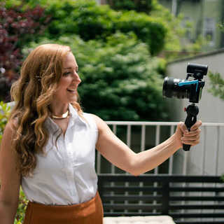 Micro định hướng chuyên nghiệp Sennheiser MKE 200 dành cho máy ảnh DSLR và điện thoại di động