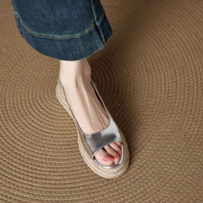 đôi giày sandal hở mũi rơm đế dày dành cho nữ mùa hè nêm đế bằng thông thường có khóa một từ dây