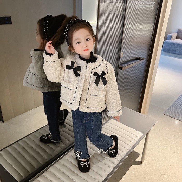 Áo khoác bé gái thu đông phong cách mới bé gái nơ nhỏ thơm cộng với áo khoác nhung sherpa cot