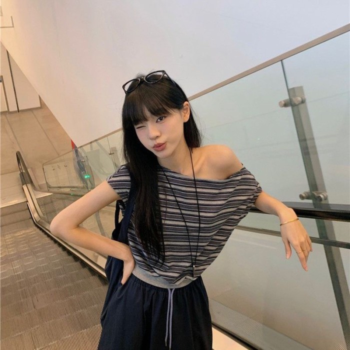 Lan ~ Phong Cách Hàn Quốc Mùa Hè Phù Hợp Với Ngọt Ngào Phong Cách Thoáng Mát Màu Sắc Tương Phản Sọc Đeo Vai Áo Thun Tay Ngắn Bán Chạy Phong Cách Che Thịt Lười ins Top